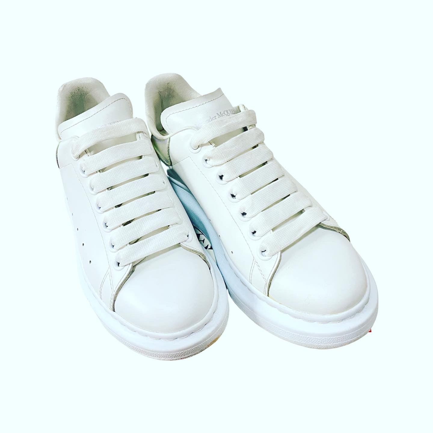 Alexander McQueen Hologram Sneakers in White/Silver | MTYCI